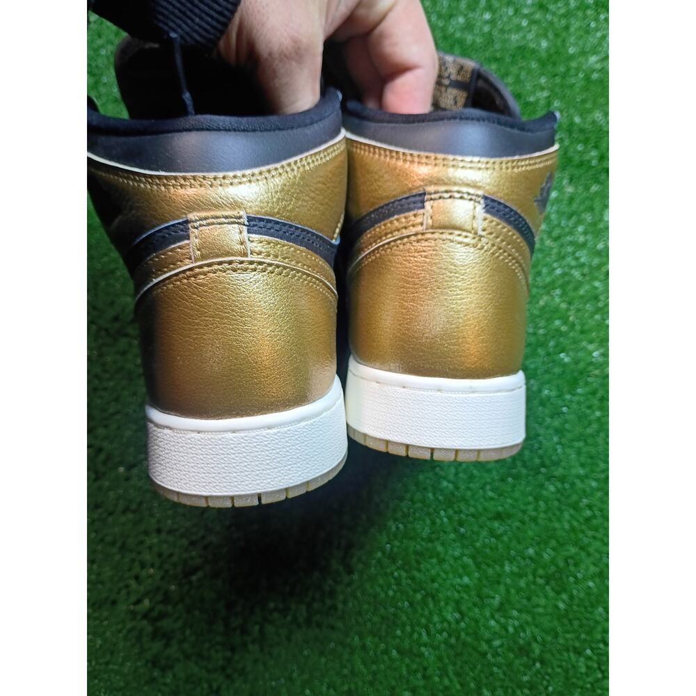Unleash Your Style: Nike Air Jordan 1 Retro High OG Black Gold 5.5Y - Picture 5 of 7